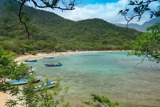 Visite de Playa Cristal Santa Marta en bateau à moteur